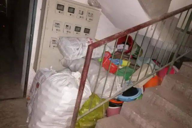 為什么配電箱里不能放雜物<strong></p>
<p>配電箱
</strong>？:配電箱
